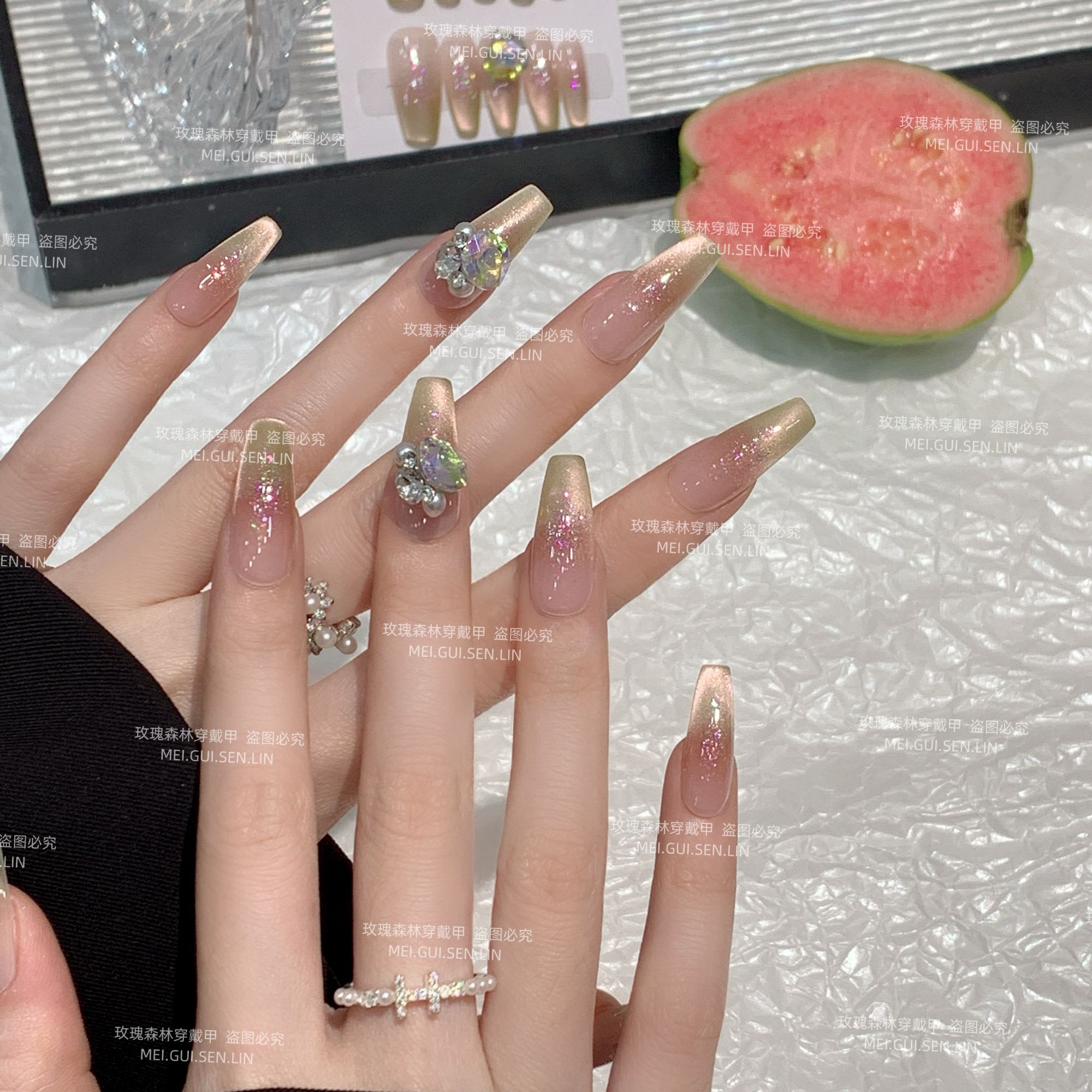 芭乐~玫瑰森林夏日甜心芭乐猫眼美甲清爽仙气爆闪纯欲手工穿戴甲