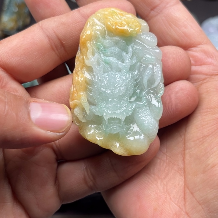 翡翠挂件未镶嵌龙牌