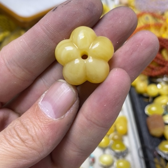 蜜蜡裸石未镶嵌吊坠