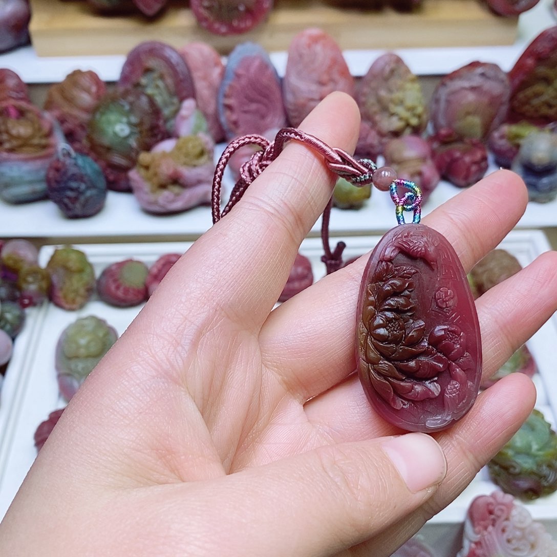 玛瑙/玉髓盐源玛瑙吊坠未镶嵌