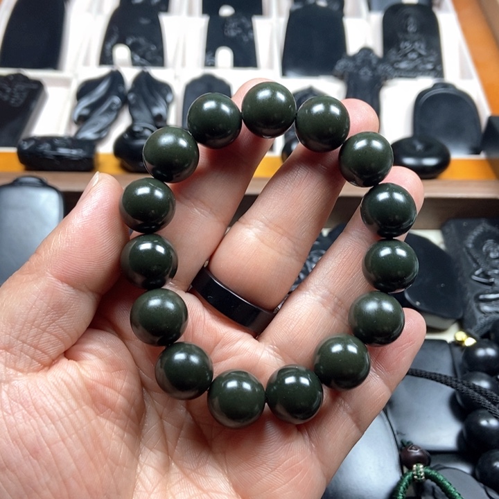 和田玉（墨玉）和田玉沙枣青手串未镶嵌淡***菇