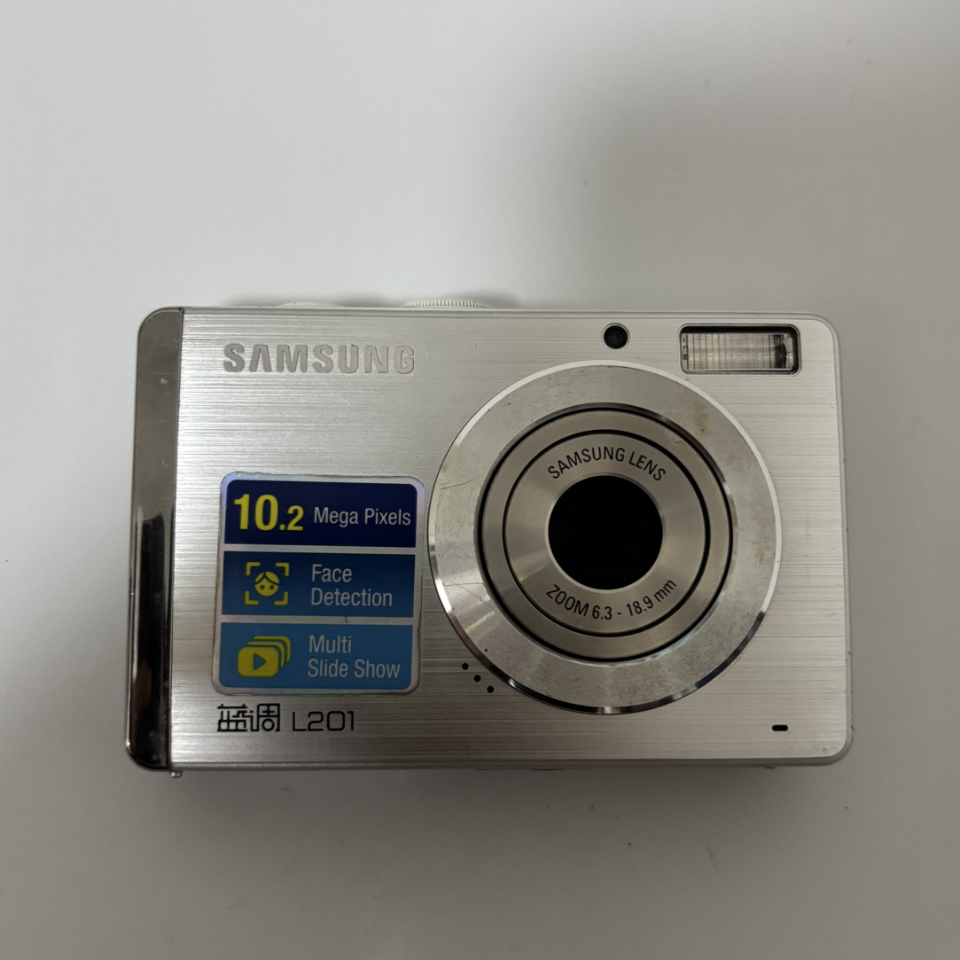 9新 Samsung/三星 l201银色1000w像素ccd相机带配件