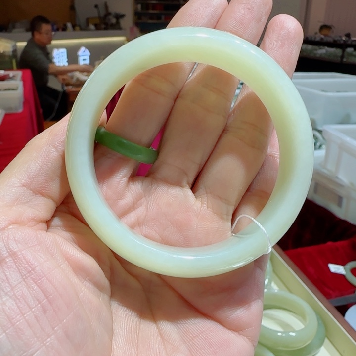 白***和田玉未镶嵌手镯956