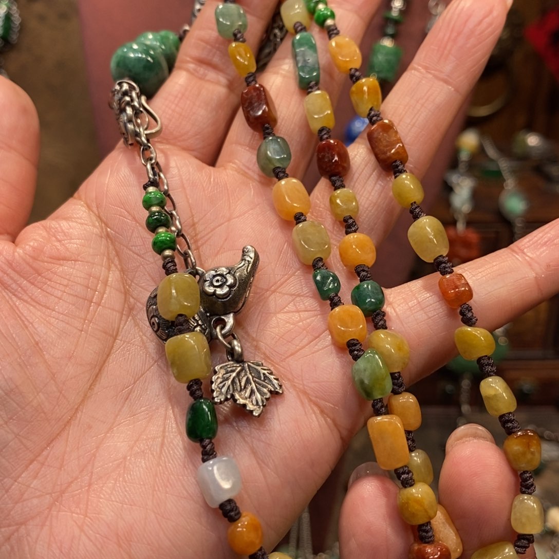 翡翠吊坠(赠链)未镶嵌