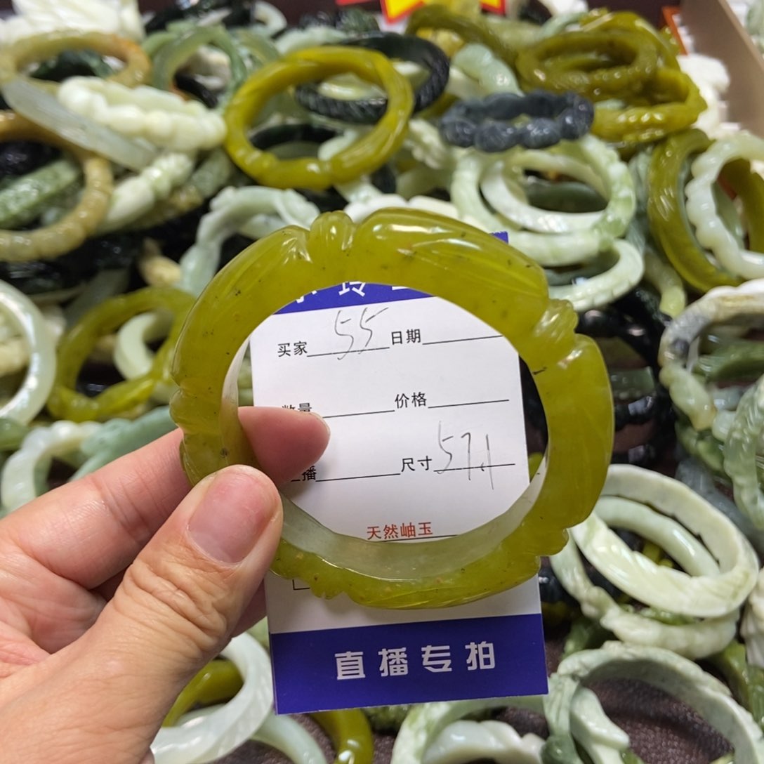 蛇纹石玉手镯未镶嵌