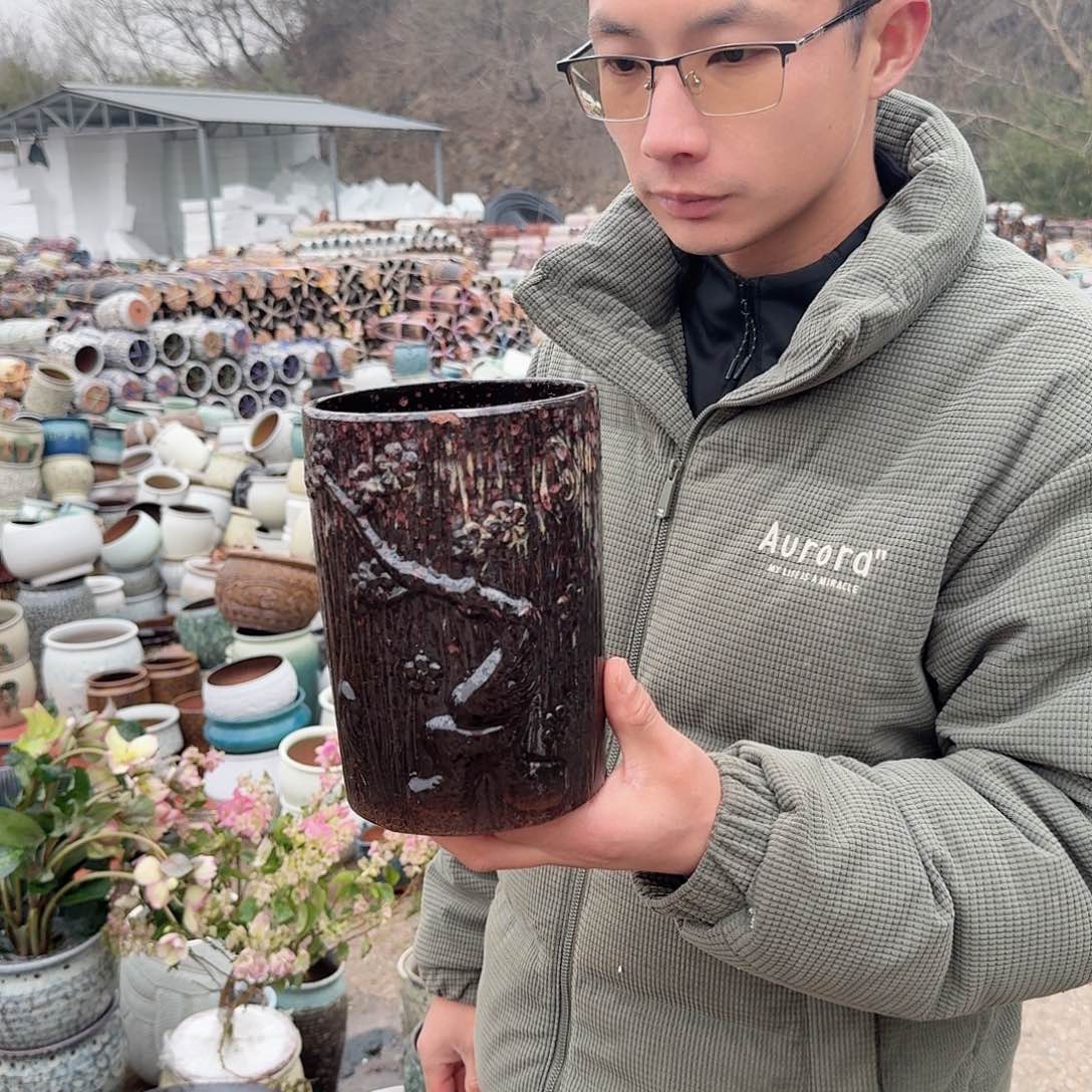 紫砂花盆口13高19（一个红色树桩
