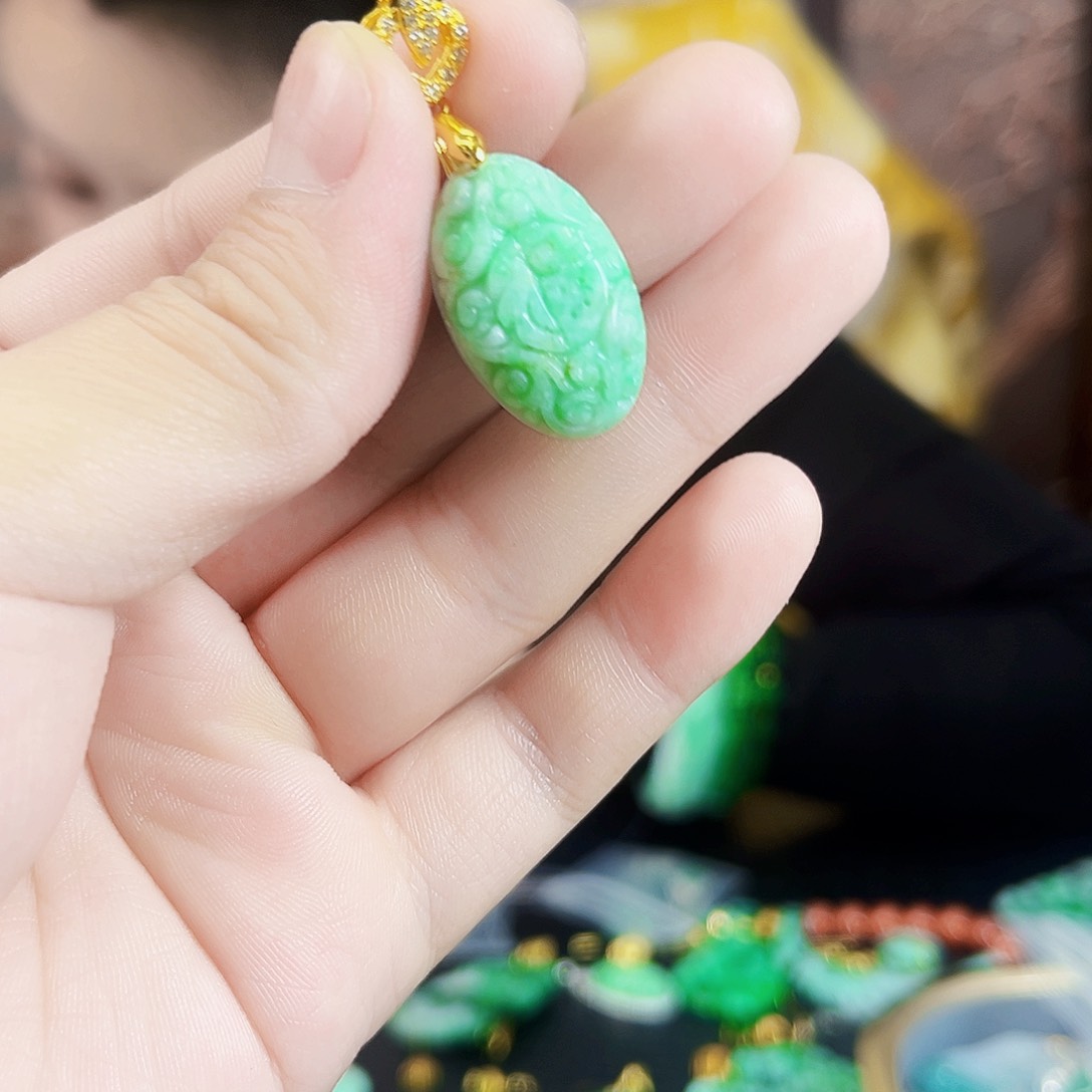 翡翠未镶嵌颈饰多样性发货