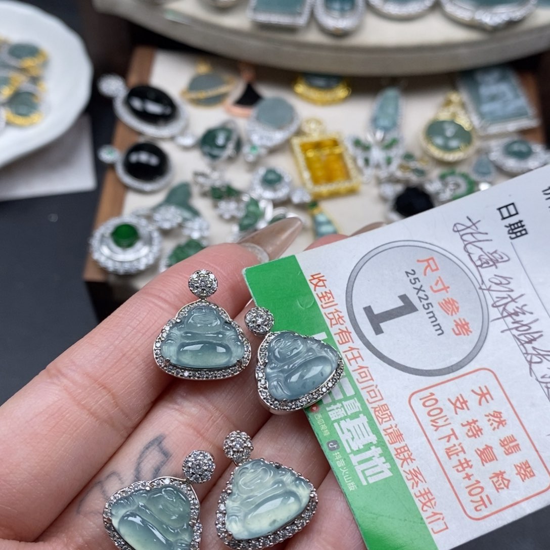 翡翠颈饰未镶嵌翡翠