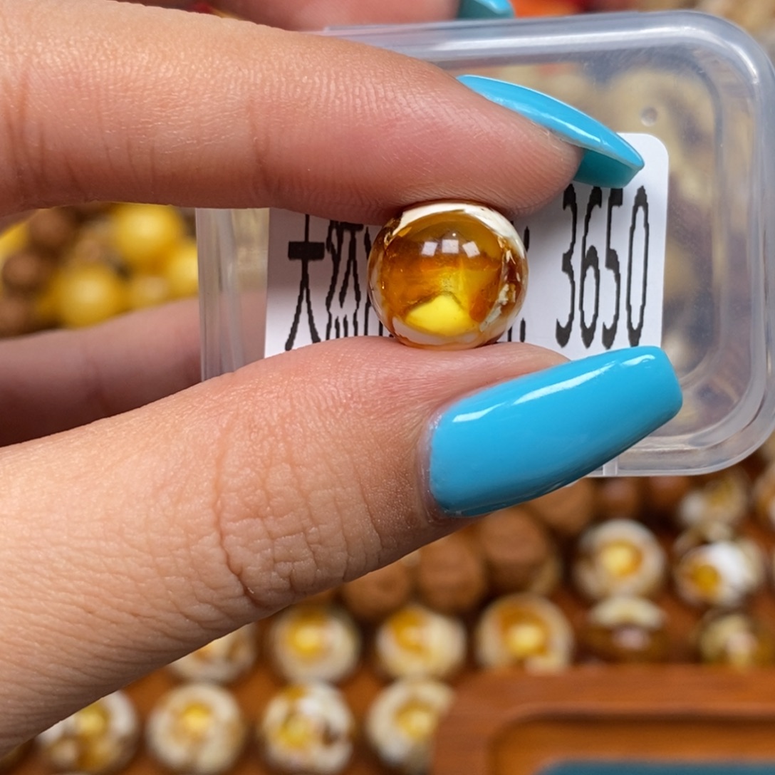 蜜蜡未镶嵌珠宝奇石3650