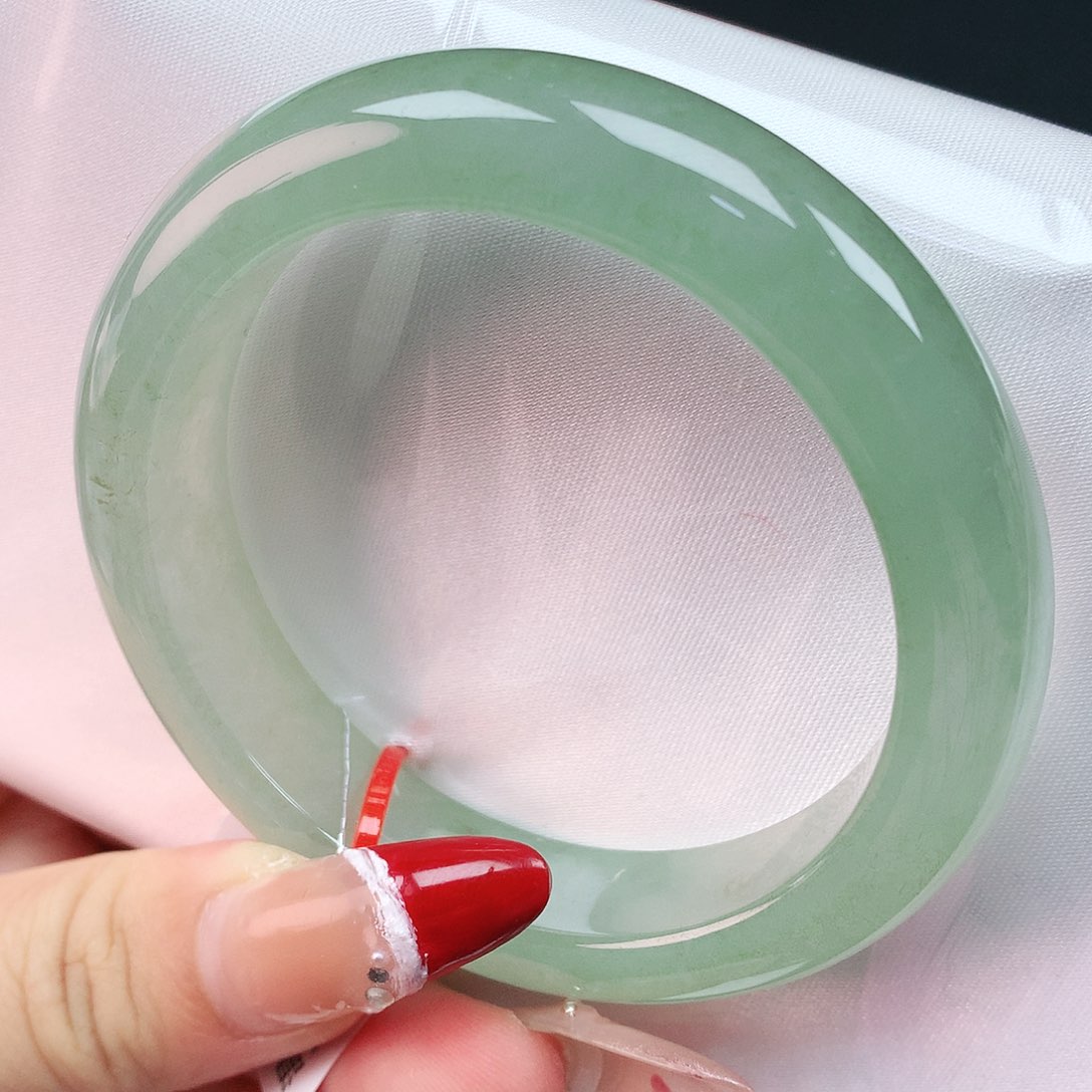 翡翠手镯未镶嵌54圈