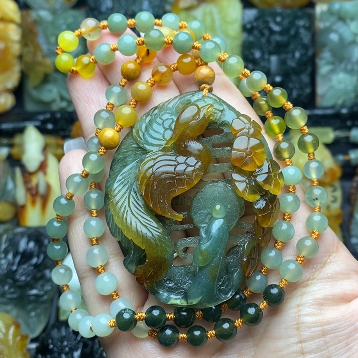 蛇纹石玉未镶嵌颈饰