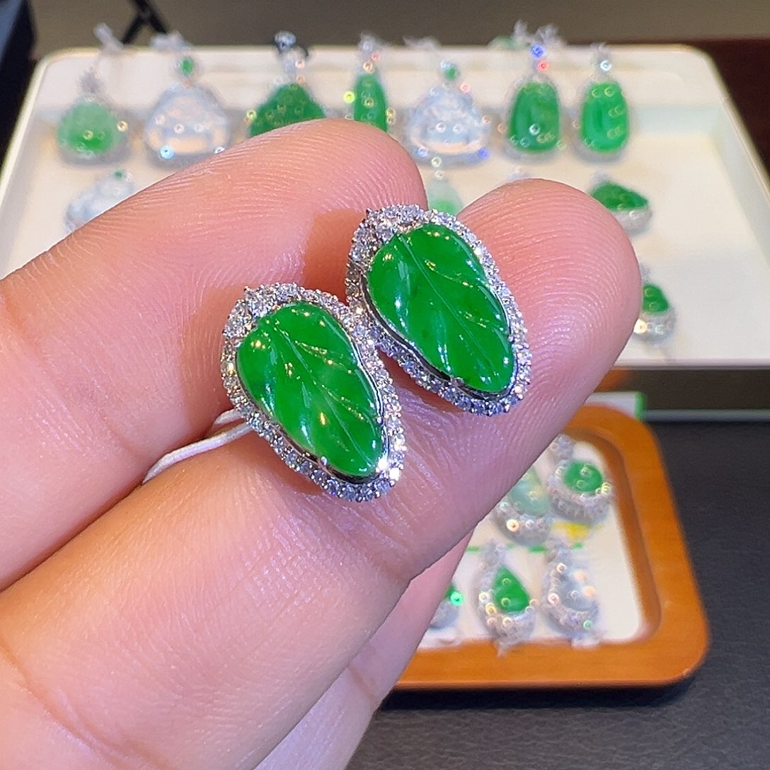 翡翠18K金镶嵌耳饰