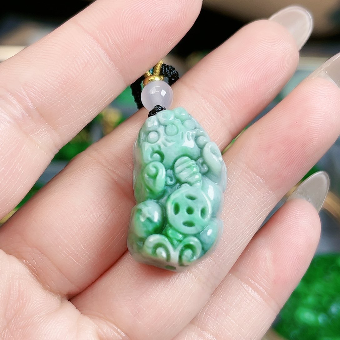 翡翠颈饰未镶嵌吊坠