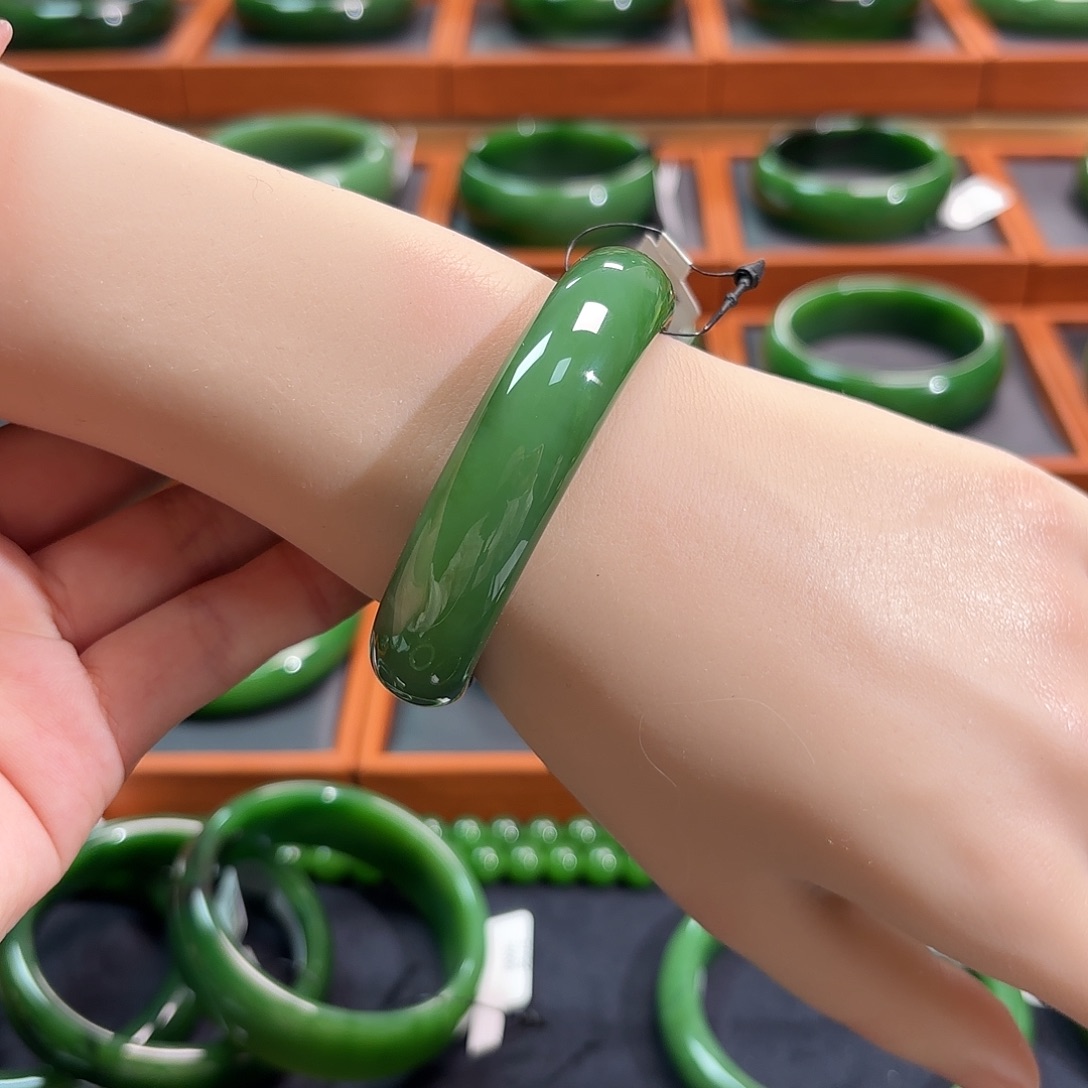和田玉（碧玉）未镶嵌手镯绿猫5051