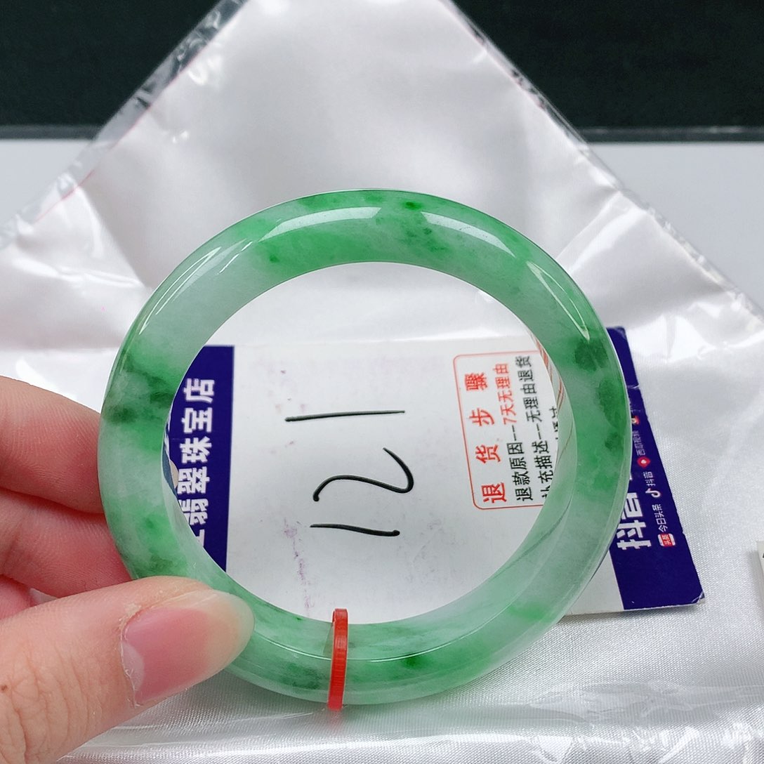 翡翠手镯未镶嵌翡翠