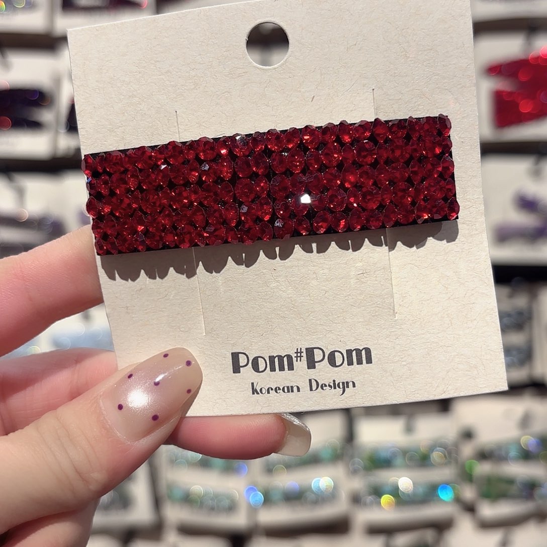 皮质铁合金红色方形满钻拜拜一个