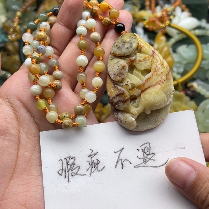 蛇纹石玉吊坠合金