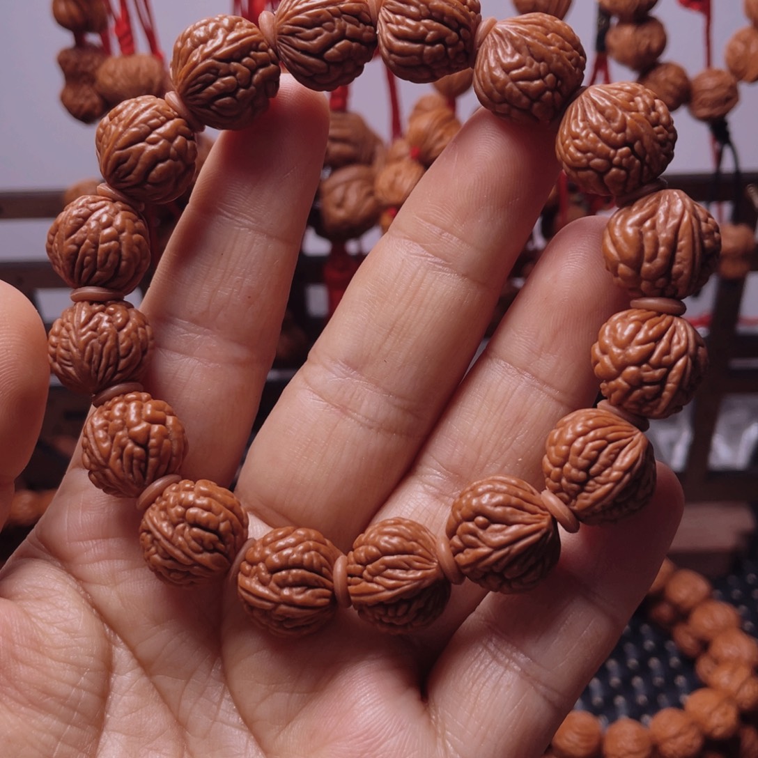 木质类龙纹桃枭手串