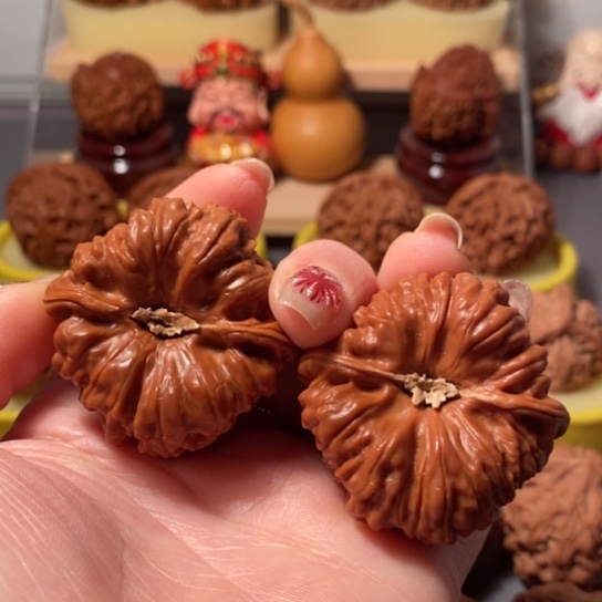 文玩核桃吊坠43平谷凹底全品