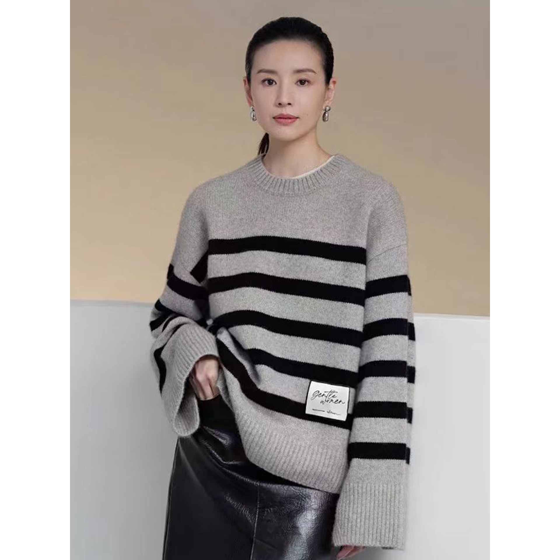 2025年秋季新款百搭女士斑马条纹拼色圆领羊毛衫打底加厚宽松版