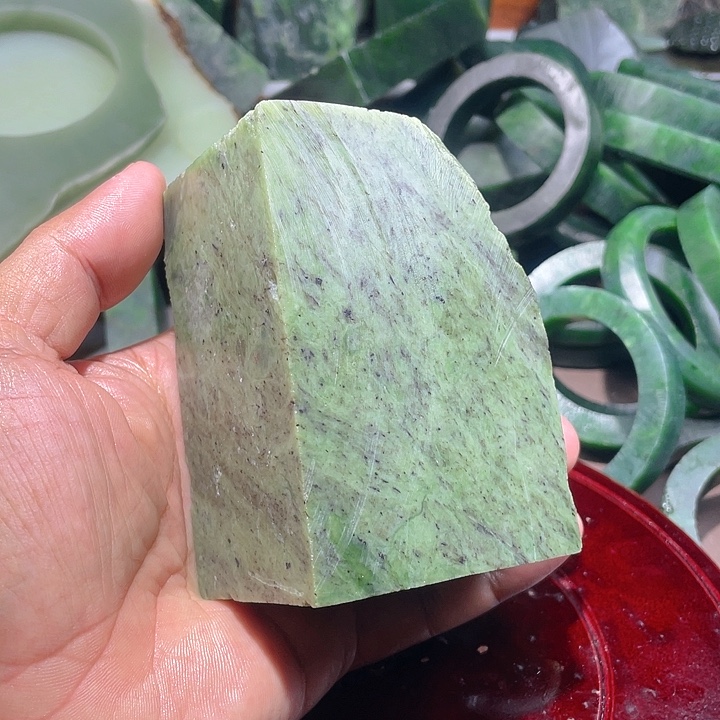 和田玉（碧玉）未镶嵌珠宝奇石