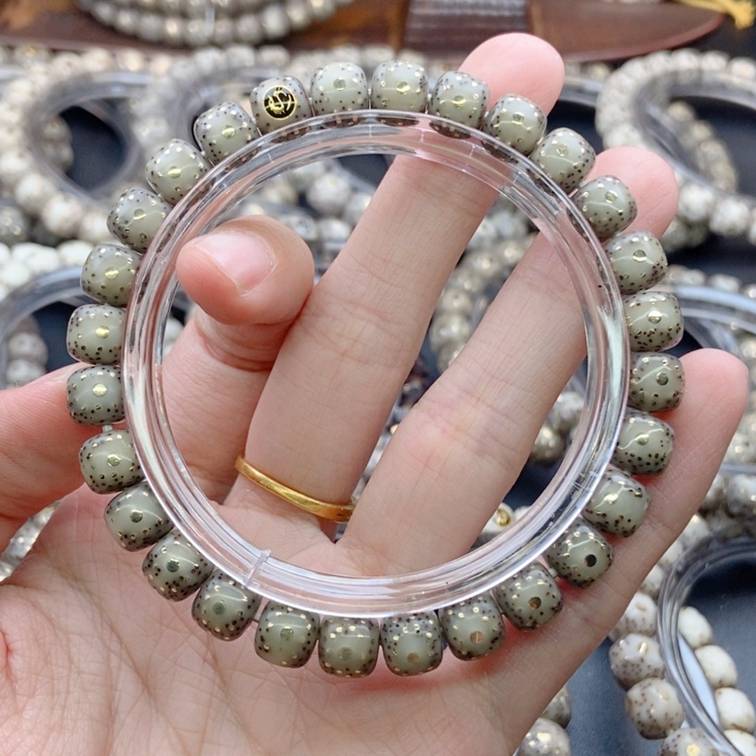 雷***丘星月菩提吊坠老型千钉