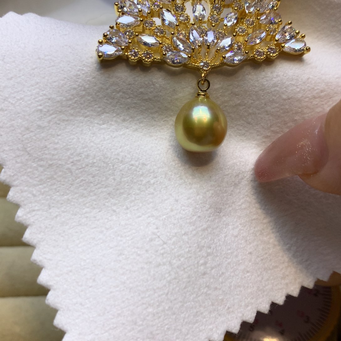 未镶嵌胸饰海水珍珠