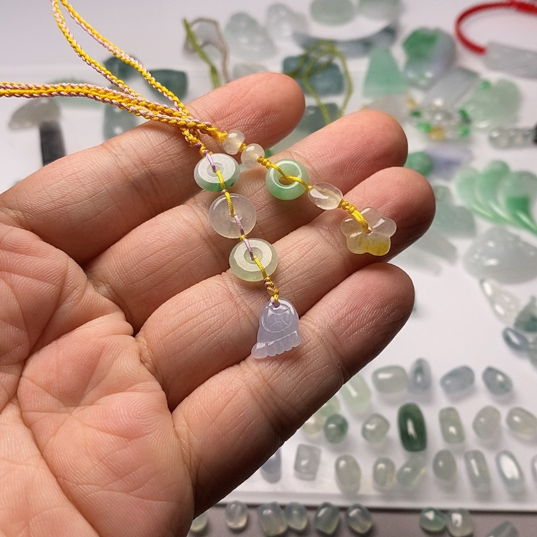 翡翠颈饰未镶嵌?*天然翡翠