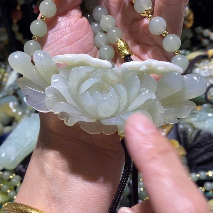 岫玉吊坠(赠链)未镶嵌