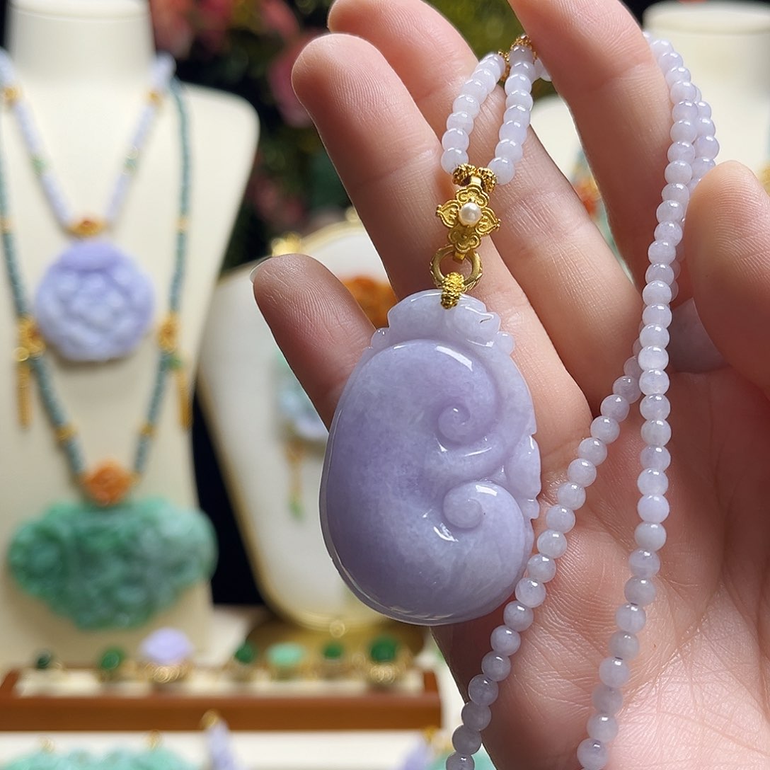 翡翠颈饰未镶嵌紫如意