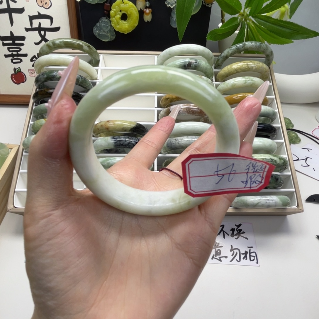 废***姐蛇纹石玉未镶嵌手镯