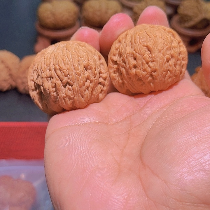 文玩核桃吊坠绣球