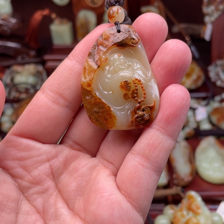 秋***浓岫岩河磨玉（透闪石质玉）未镶嵌把件