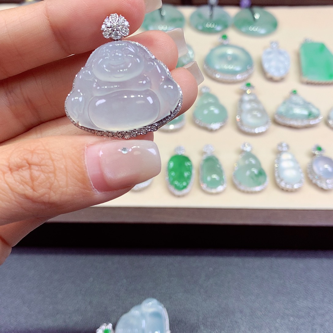 土***酱翡翠18K金镶嵌颈饰翡翠