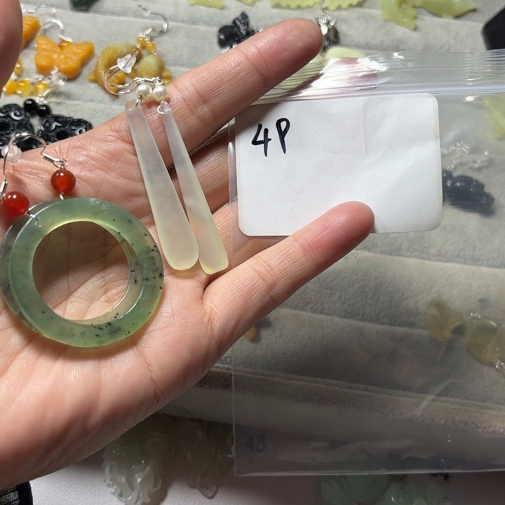 春***爆蛇纹石玉合金吊坠
