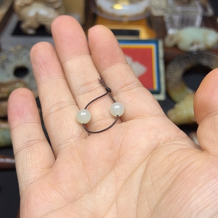 玉***痴和田玉散珠卡八珠子两颗