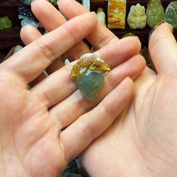 蛇纹石玉未镶嵌颈饰