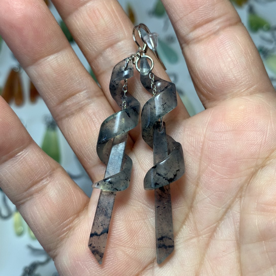 蛇纹石玉耳环未镶嵌