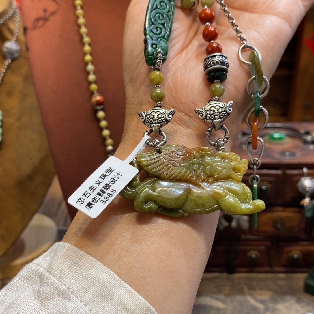 翡翠吊坠(赠链)未镶嵌