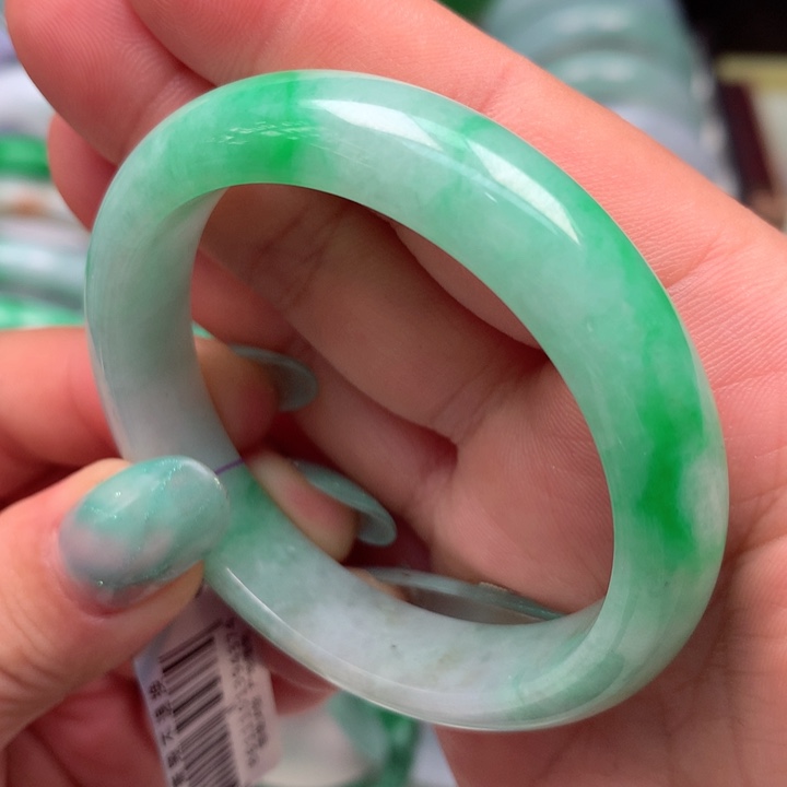 翡翠手镯未镶嵌50.5圈口