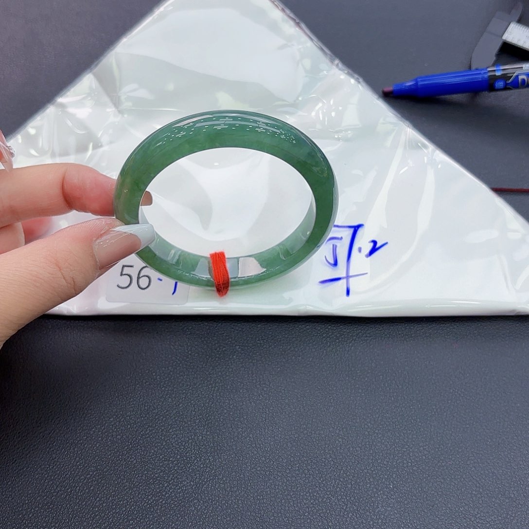 翡翠手镯未镶嵌手镯