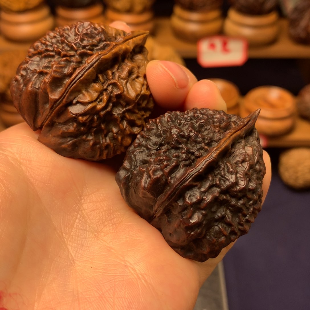 文玩核桃吊坠鳄鱼头