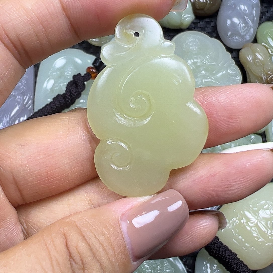 和田玉未镶嵌颈饰有棉漏不退不换