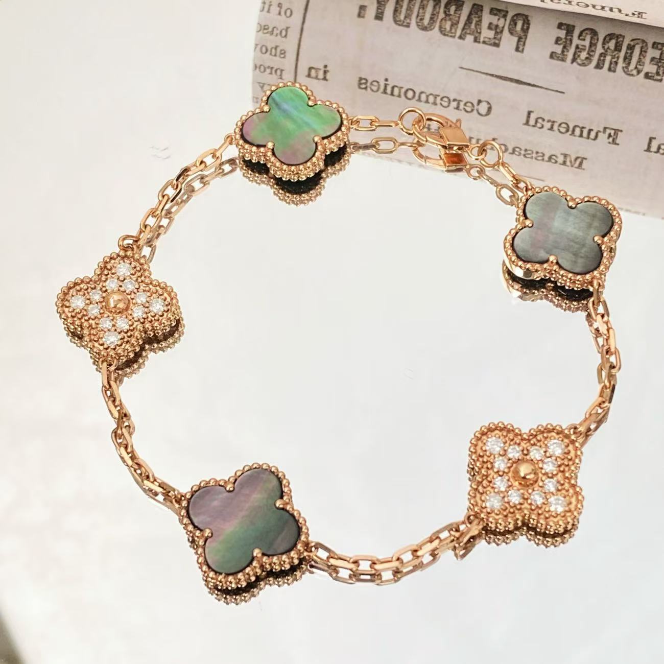 【梵璇珠宝】18K金灰贝隔钻五花手链