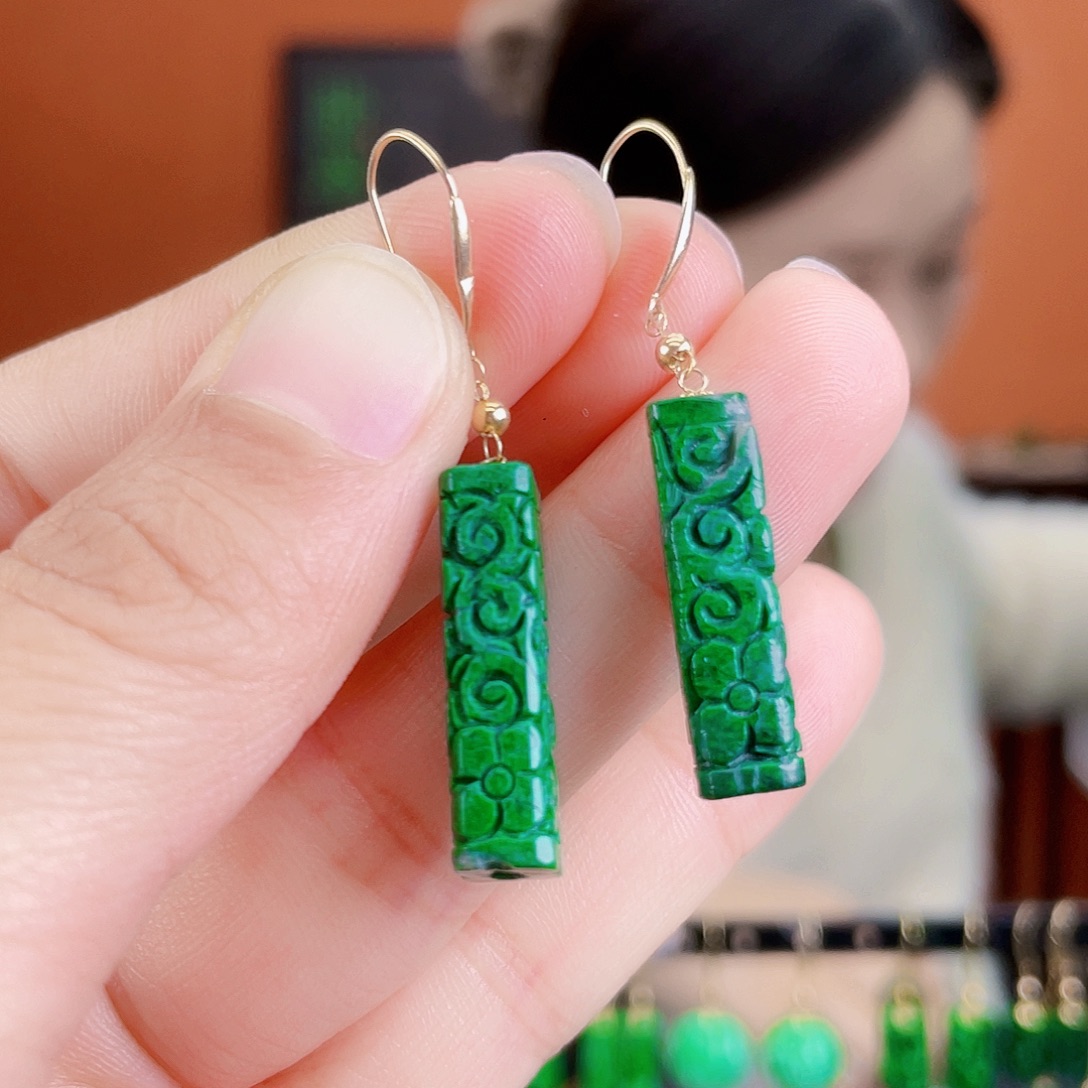 翡翠18K金镶嵌耳饰