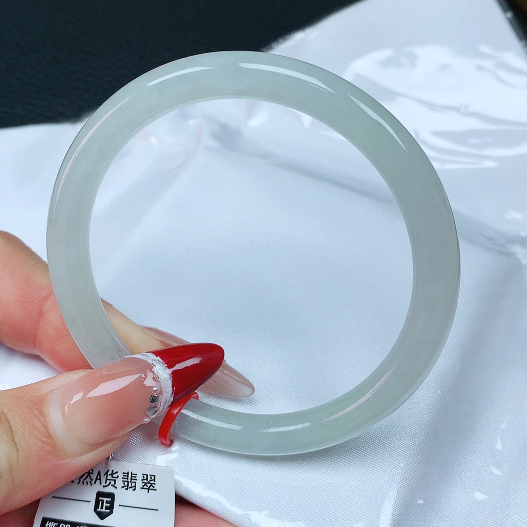 翡翠手镯未镶嵌54圈