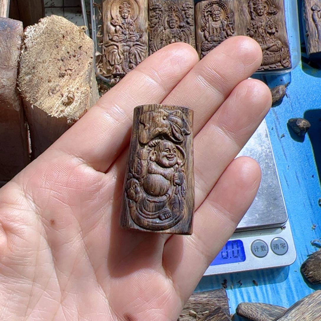 沉香吊坠白棋弥勒6.5克