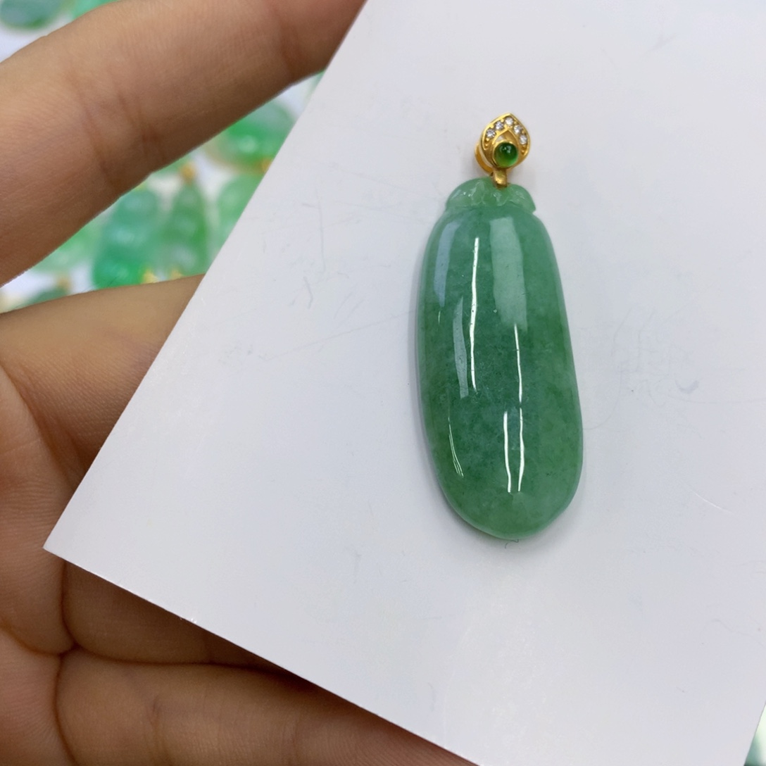 翡翠未镶嵌颈饰翡翠