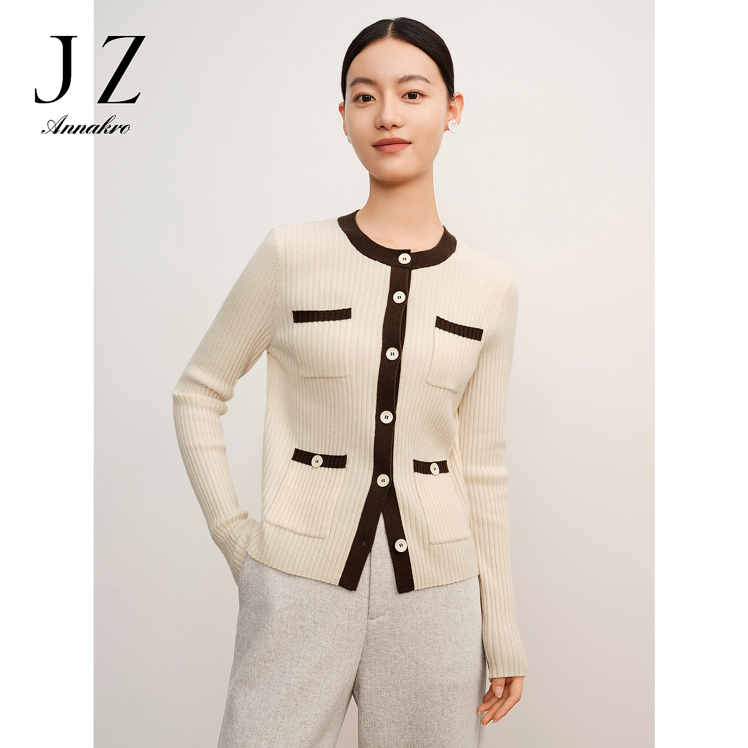 【辛小北专属】玖姿安娜蔻JTDD31034圆领通勤小香风长袖开衫毛衫女2