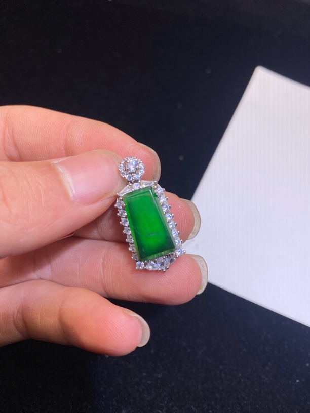 （危料专卖）天然翡翠A货 无事牌吊坠